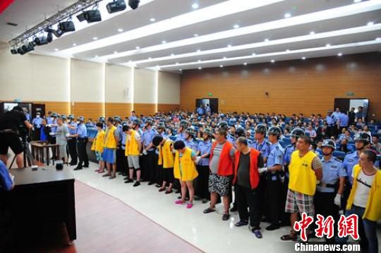 徐州市中級(jí)人民法院召開(kāi)毒品犯罪案件集中宣判大會(huì),11名被告人被判處死刑、無(wú)期徒刑和有期徒刑不等。