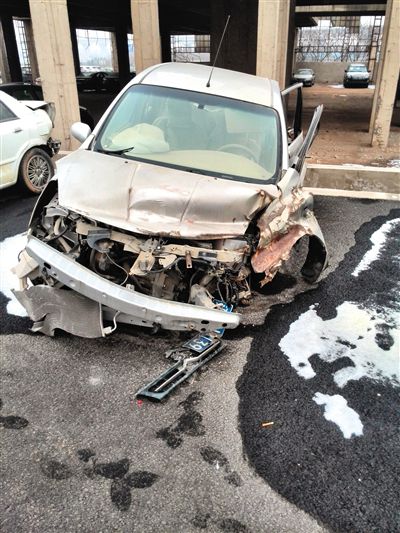 事發(fā)轎車。吳英供圖