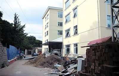 　該山莊目前正在建四星級賓館。新京報記者 吳江 攝