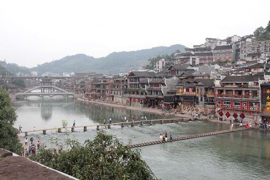 鳳凰古城以被吐槽七次高居最想吐槽榜榜首，而這七次吐槽全部來自在鳳凰古城隨機采訪的10名游客中。