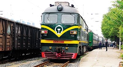 綠皮車 較早的老式火車，客車車廂以綠色為主