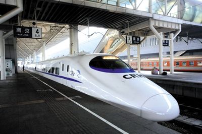 　白皮車 動(dòng)車，高鐵基本全白色