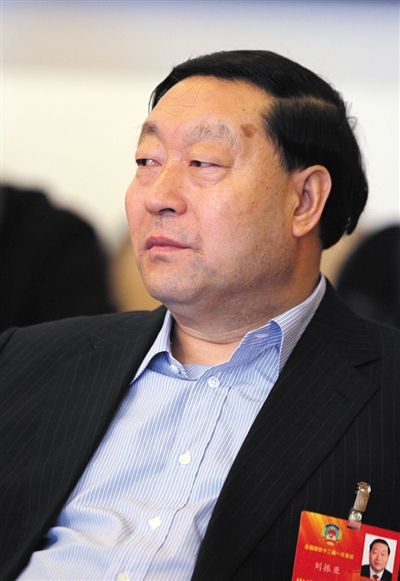 政協(xié)委員、國家電網(wǎng)公司董事長劉振亞說，原來其工資超過100萬，現(xiàn)在他是公司里降薪最多的。圖/CFP