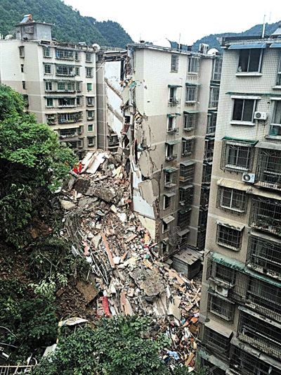  昨日，貴陽市云巖區(qū)一棟9層居民樓垮塌，16人失聯(lián)。新華社發(fā)