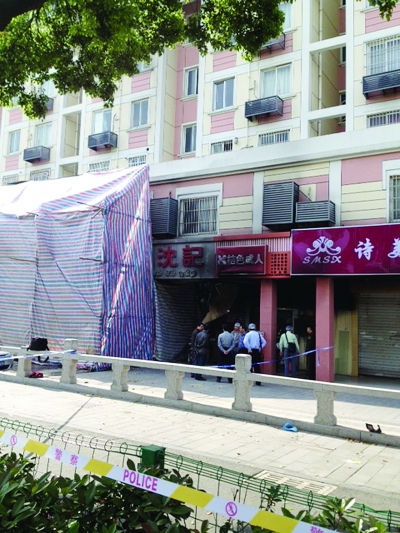 警方勘查事故現(xiàn)場。