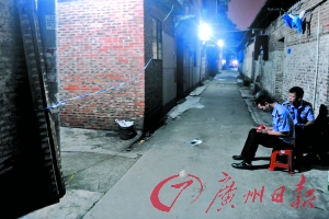 事發(fā)出租屋前拉起了警戒線，警方正在現(xiàn)場調(diào)查。記者陳楓攝