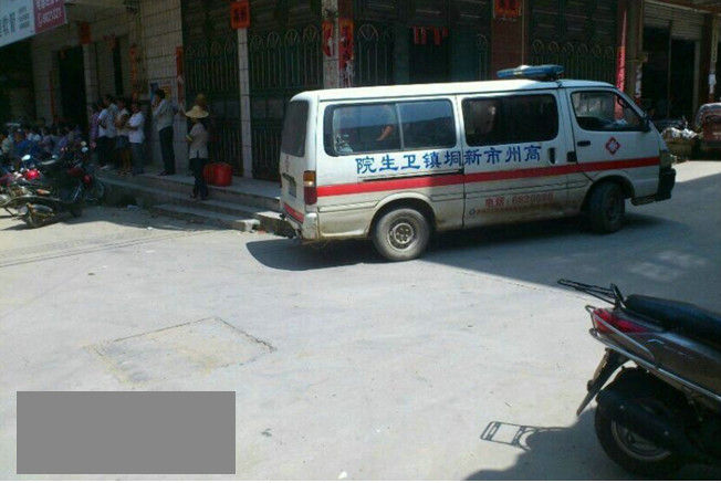 中風老人猝死農信社現(xiàn)場