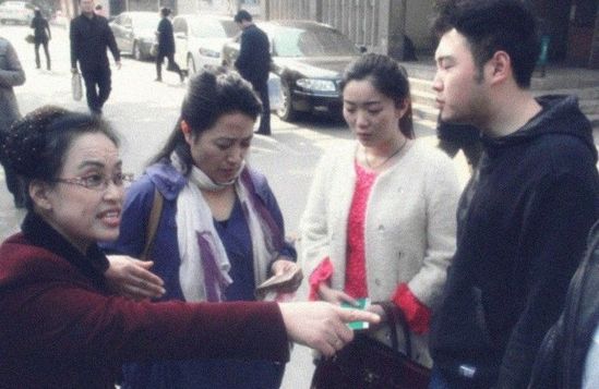 丈母娘從小張的存折中取了20000元，鑒定存折真假