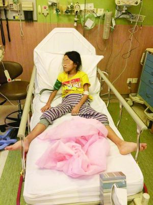 病危的8歲中國女孩菲比。