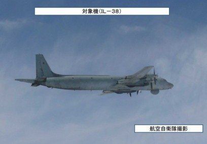 日本自衛(wèi)隊(duì)?wèi)?zhàn)機(jī)拍到的俄國(guó)軍機(jī)。