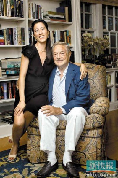 索羅斯及其未婚妻多美子。