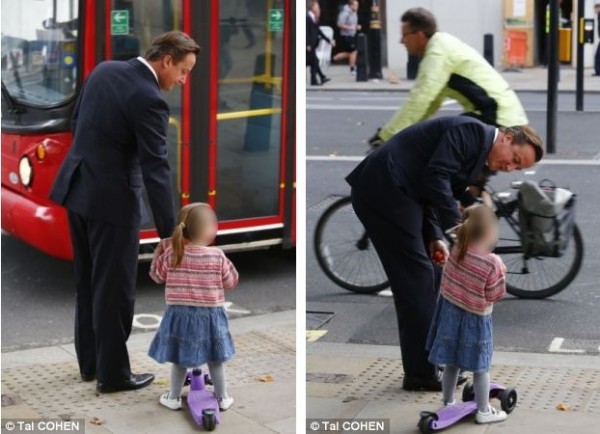 英國首相卡梅倫步行送女兒上幼兒園。