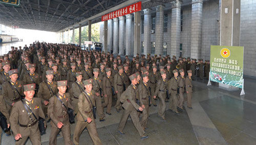 朝鮮人民軍連長級連政治指導員日前陸續(xù)抵達平壤。