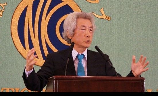 日本前首相小泉純一郎11月12日發(fā)表演說，支持安倍晉三對中國強硬，并鼓動其參拜靖國神社。