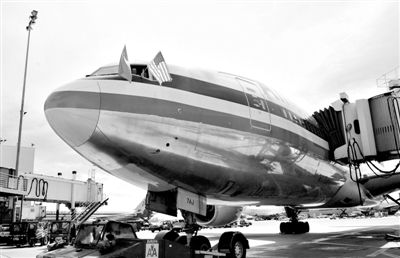 2011年4月5日，美國航空公司為洛杉磯至上海首條直飛航線的開通舉行剪彩儀式。目前，美國航空、美國聯(lián)合航空和達美航空已經(jīng)向中國提交了飛行計劃。