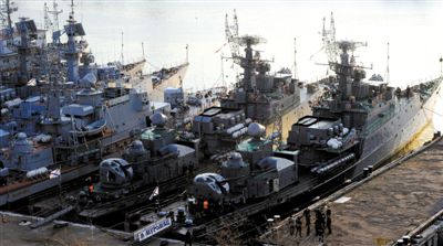 4月1日，?？吭诳死锩讈喨咚雇胁柕能娕?，其中也有烏克蘭海軍軍艦。