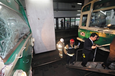 5月2日，韓國首爾，首爾2號線地鐵去往蠶室方向的一趟列車在上往十里站撞上了一趟停靠在站內(nèi)的列車。