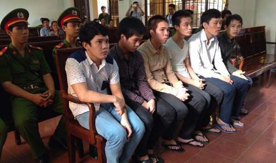 　12月3日，越南邊和市人民法院判處參與反華騷亂的6名罪犯1年至2年6個(gè)月不等的有期徒刑。