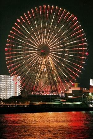 圖為該地晚上的夜景。