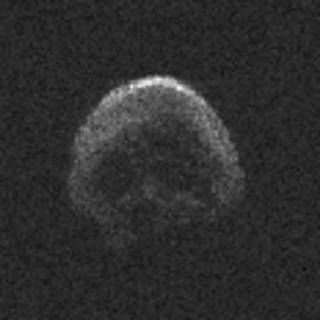 這顆彗星外形酷似骷髏頭，表面甚至可分出眼鼻。