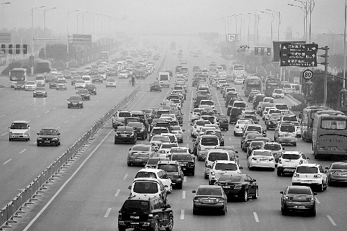 回程車量激增，中州大道車流量大。