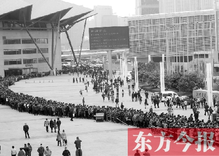 3月2日，在鄭州國際會展中心，河南省春季人才招聘會舉行，六萬五千名求職者扎堆求職