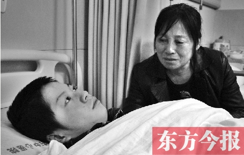 15歲的兒子被毆打成重傷，巨額醫(yī)療費成了曲新苗女士難以跨越的坎兒