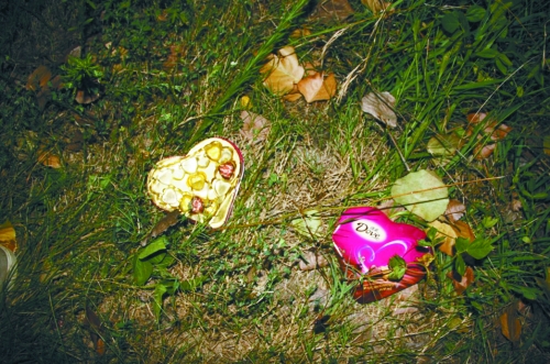 今天是七夕節(jié)，但這對(duì)愛(ài)人或許無(wú)法甜蜜分享這盒巧克力了……