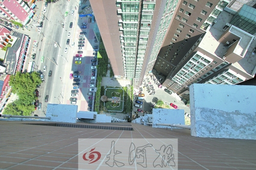 空中花園有水池有假山，還養(yǎng)有鴿子