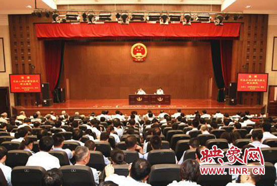 9月3日上午，河南省高級(jí)人民法院召開機(jī)關(guān)全體黨員干部大會(huì)
