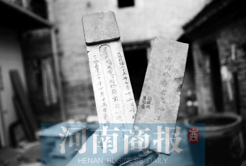 花五松的老宅里，還有祖上留下的牌位
