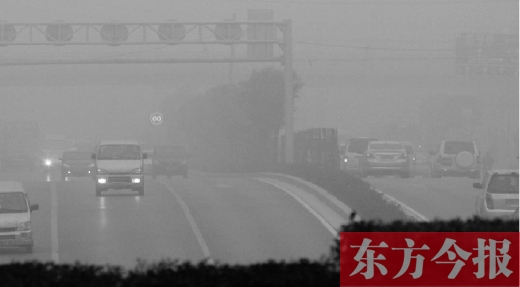 昨天早上，鄭州氣象臺發(fā)布大霧紅色預警，鄭州空氣質(zhì)量也再次迎來重度污染的預警