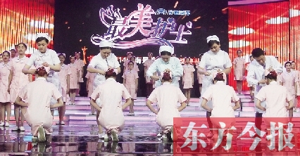 5月6日，“最美護(hù)士”的獲獎(jiǎng)?wù)呓o新護(hù)士授帽