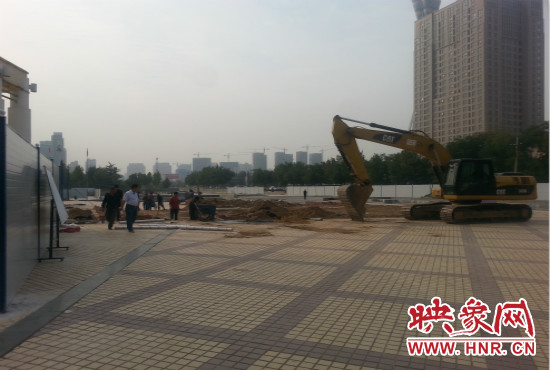 隴海路朝鳳路等三個(gè)站點(diǎn)已經(jīng)實(shí)施圍擋。