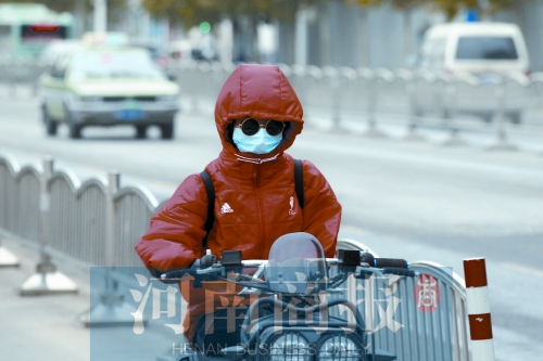全副武裝，抵抗寒風(fēng)