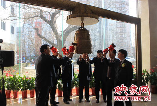 1月7日，在全國股份轉(zhuǎn)讓系統(tǒng)（即新三板），伴隨著開市寶鐘的敲響，山水園林股份有限公司正式登陸新三板。