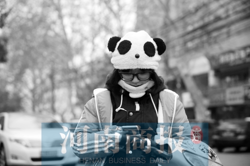 氣溫降了下來，不少人出行都裝備整齊