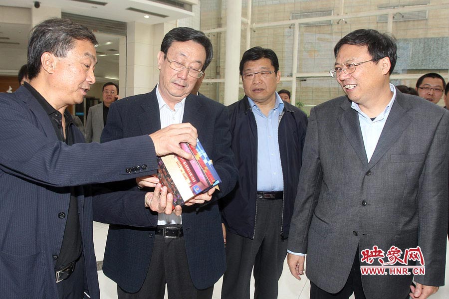 河南省委書記、省人大常委會(huì)主任郭庚茂視察河南電視臺(tái) 東方今報(bào)記者沈翔 劉棟杰/攝