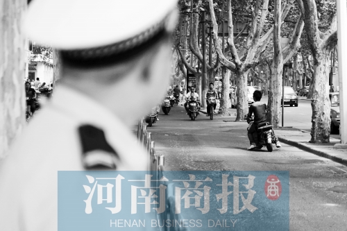 有警察，趕緊掉頭！
