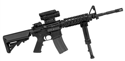 M4 卡賓槍?zhuān)瑧?zhàn)斗全重：3.4公斤，最大有效射程：600米，全槍長(zhǎng)：840mm，空槍重：2.88公斤