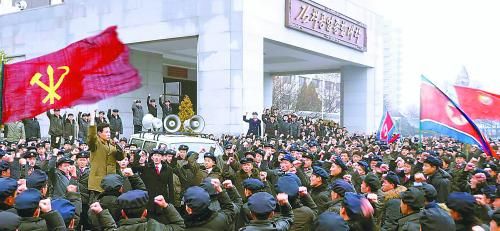 朝鮮11日繼續(xù)展開大規(guī)模批判張成澤運(yùn)動(dòng)。圖為朝鮮金策工業(yè)大學(xué)的青年學(xué)生宣誓擁護(hù)領(lǐng)袖金正恩。