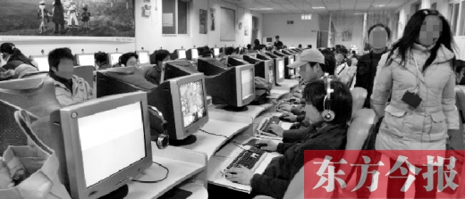 網(wǎng)吧早已成為年輕人的一個重要去處。18年過去了，河南人的生活與互聯(lián)網(wǎng)已經(jīng)密不可分