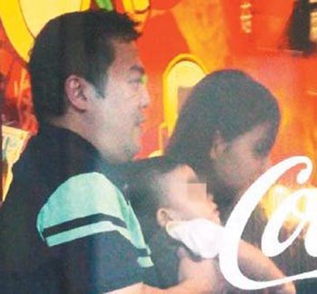 韋汝曾未婚生子，后嫁入豪門