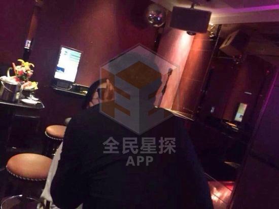 網(wǎng)絡(luò)曝光的田源激吻照，田源稱是角度問(wèn)題