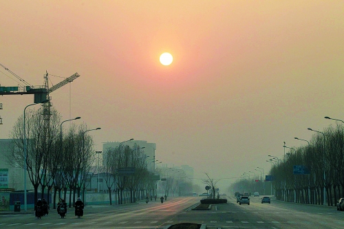 昨日天空放晴，雖然天還不是那么藍(lán)，但也給大家?guī)砗眯那椤? complete=