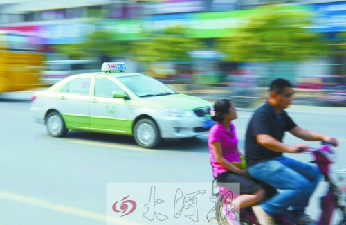 街頭的出租車數(shù)量,直接影響著市民出行。