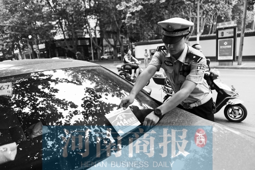 有了這張挪車卡，不會(huì)泄露隱私，別人又能方便地聯(lián)系上自己記者 邱曉峰/攝