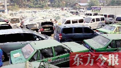 國慶期間，鄭州市客運管理處查處的大批非法營運車輛
