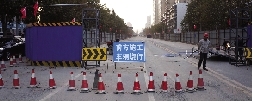 桐柏路西側(cè)，圍擋內(nèi)已經(jīng)不允許汽車通行。