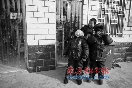 少不更事的孤兒被送往開封市福利院。